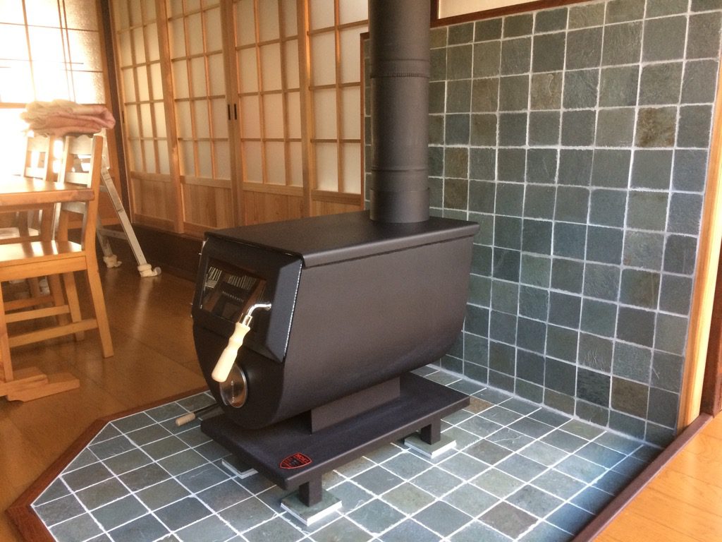 薪ストーブの導入(39)屋根貫通部への断熱材設置 鈴鹿で里山&古民家再生 薪ストーブの導入(39)屋根貫通部への断熱材設置 鈴鹿で里山&古民家再生